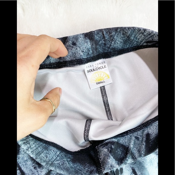 SoulCycle Gray Limited Edition Activewear Leggings - Picture 4 of 6